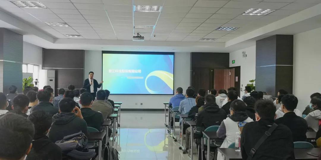 校企攜手贏未來 產(chǎn)學互融育人才 ——江蘇科技大學學生走進香江科技